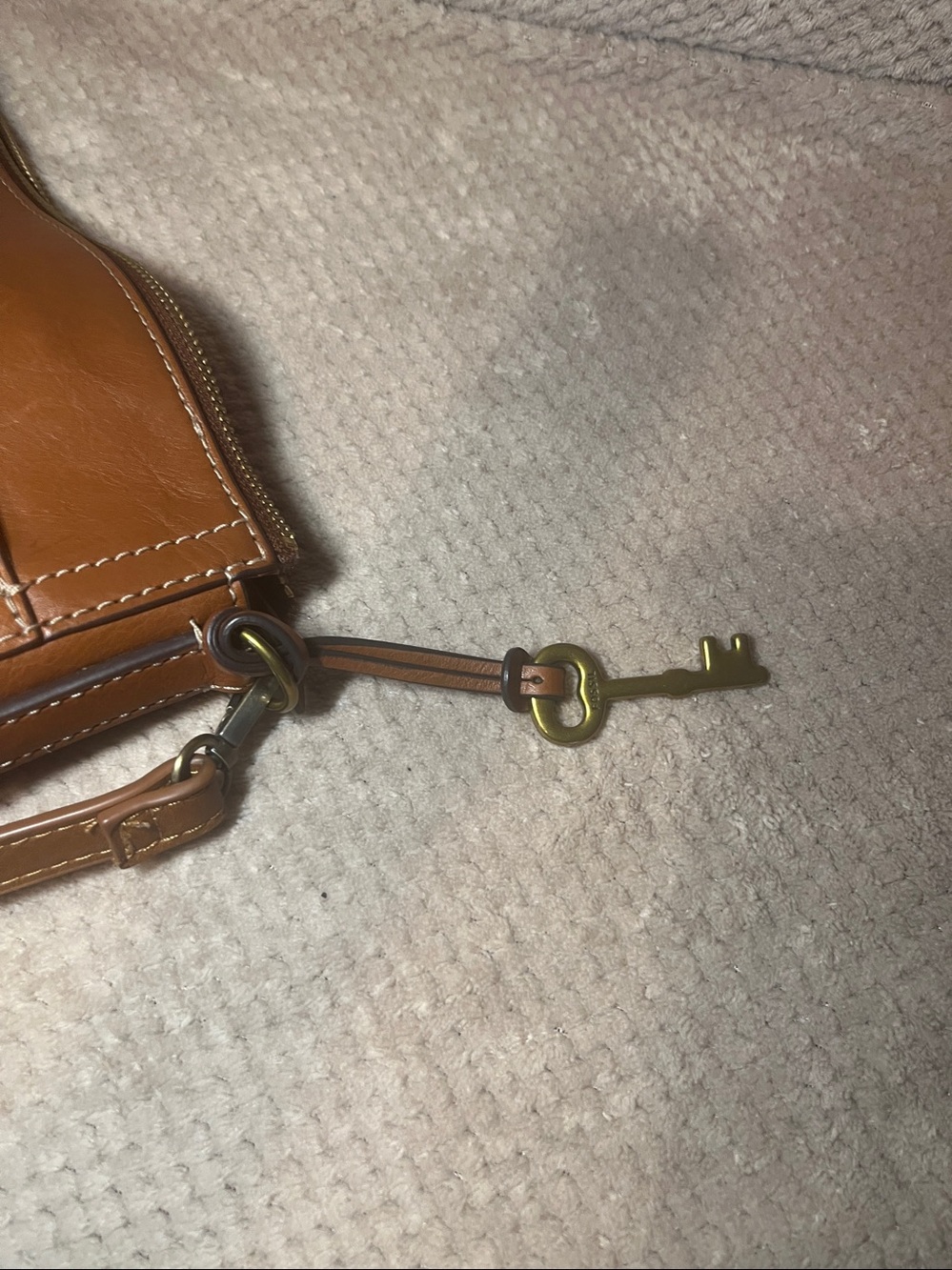 Fossil Classic Tan Leather Crossbody Bagpipe - Picture 12 of 12